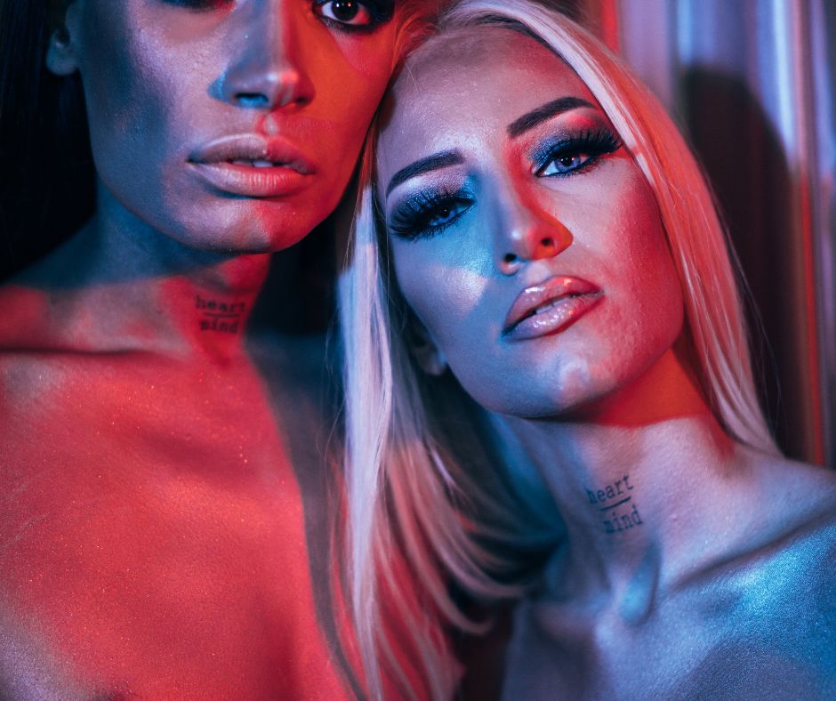 Τρανς ψάχνει